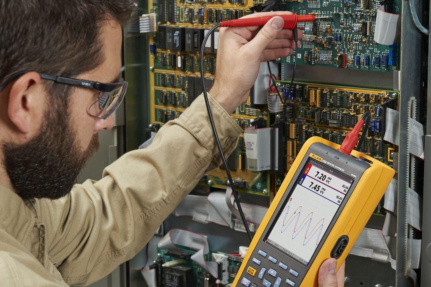 Fluke 120B 系列 ScopeMeter® 工业用手持式示波表 图3