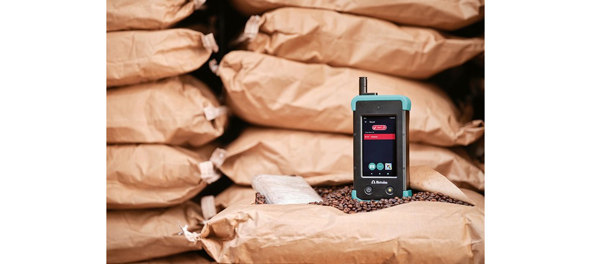 利用拉曼技术可以透过玻璃、石英、塑料等透明/半透明包材材料直接检测,以保持样品的残留