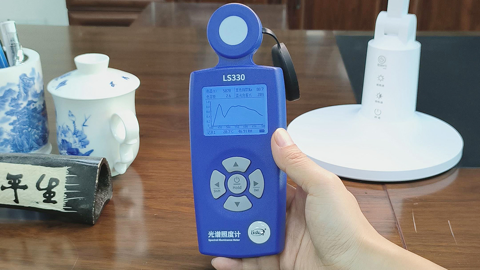 亮度计LS332测试台灯