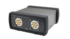 U1816F USB 同轴开关，直流至 67 GHz，双 SP6T